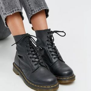 Dr. Martens Pascal Virginia 8-Eye Combat Boot